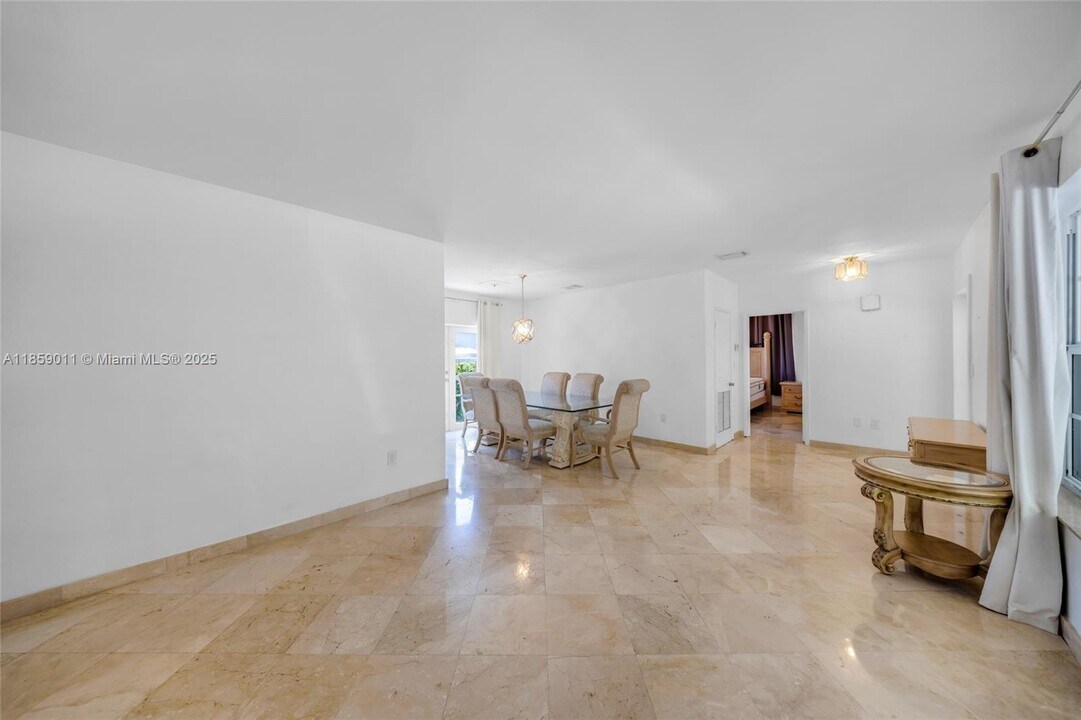 1700 N Treasure Dr in Miami Beach, FL - Building Photo