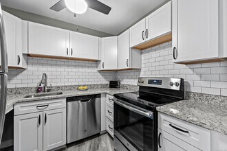 5 Bishop Rd in West Hartford, CT - Building Photo - Building Photo