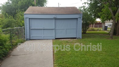 325 S Morningside Dr in Corpus Christi, TX - Building Photo - Building Photo