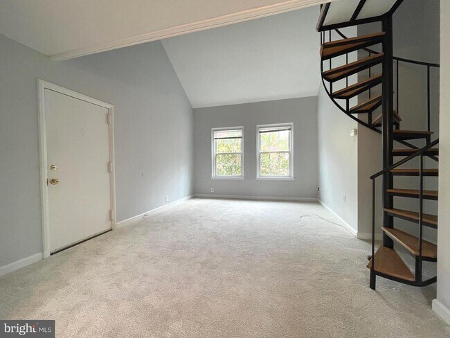 4711 30th St S in Arlington, VA - Foto de edificio - Building Photo
