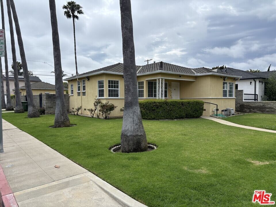 2561 Tilden Ave in Los Angeles, CA - Building Photo
