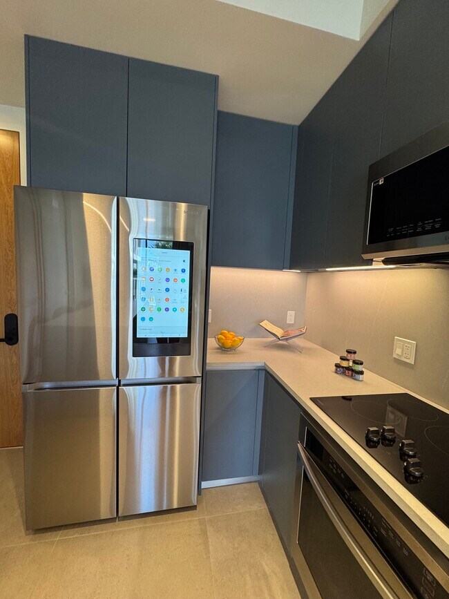 72 NW 25th St, Unit 250 in Miami, FL - Foto de edificio - Building Photo