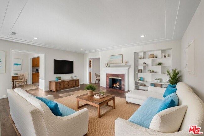 6932 Mammoth Ave in Los Angeles, CA - Building Photo - Building Photo