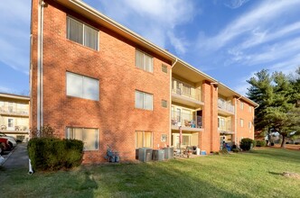 Countryside Estates in Roanoke, VA - Building Photo - Building Photo