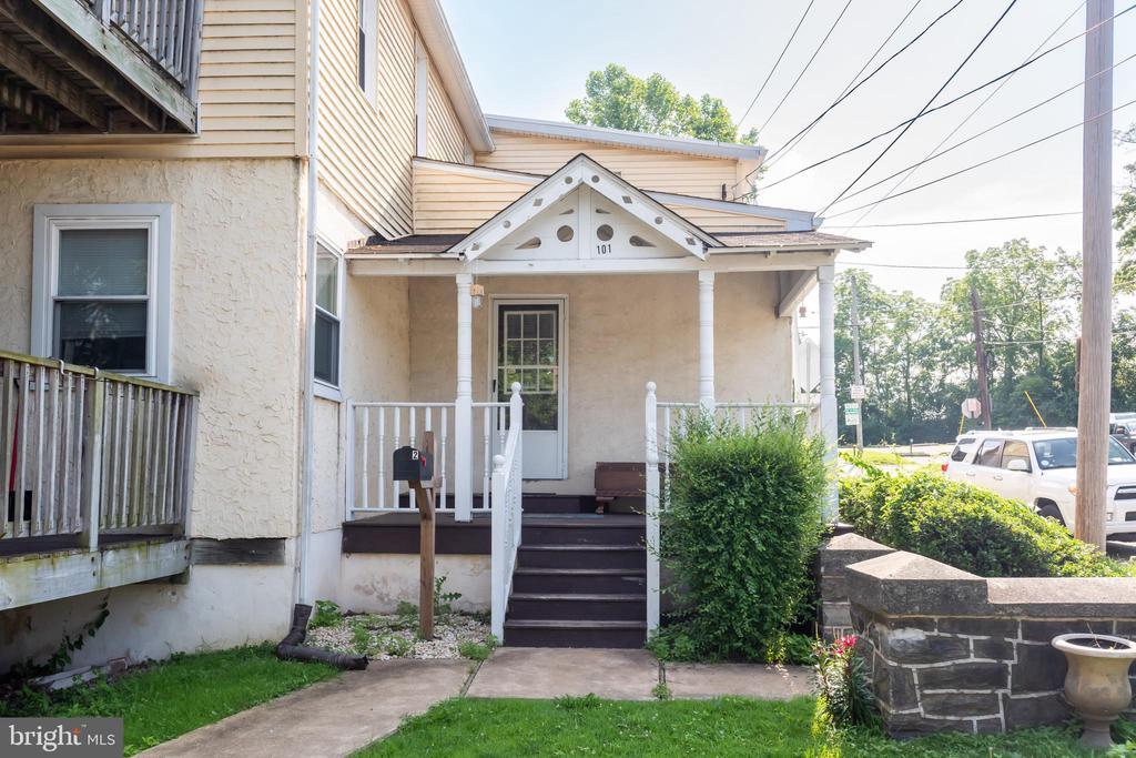 101 Bradford Ave in Downingtown, PA - Building Photo