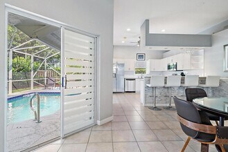 6051 Kendrick St in Jupiter, FL - Foto de edificio - Building Photo