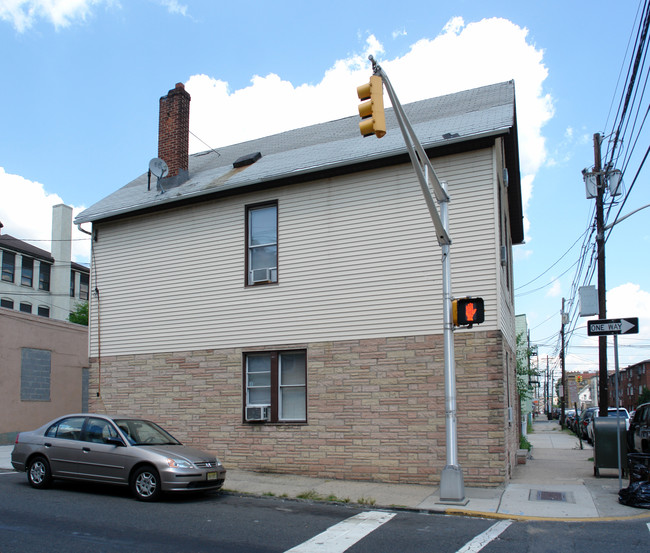 3401 Hudson Ave in Union City, NJ - Building Photo - Building Photo