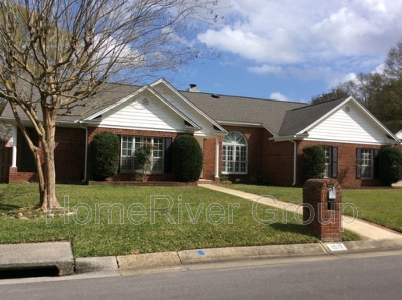 1912 Pinebrake Ln in Pensacola, FL - Building Photo