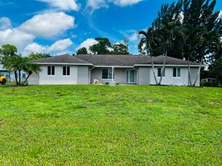 120 Canton Rd in Greenacres, FL - Building Photo