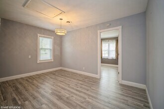 685 Anthony Trail in Northbrook, IL - Building Photo - Building Photo