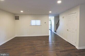 14436 Whisperwood Ct in Montclair, VA - Building Photo - Building Photo