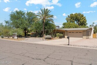 5838 E Cochise Rd in Paradise Valley, AZ - Building Photo - Building Photo