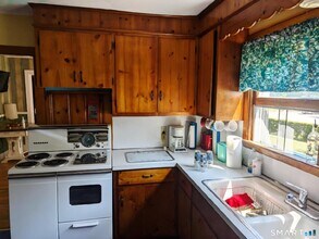 22 Stillman Ave in Stonington, CT - Building Photo - Building Photo