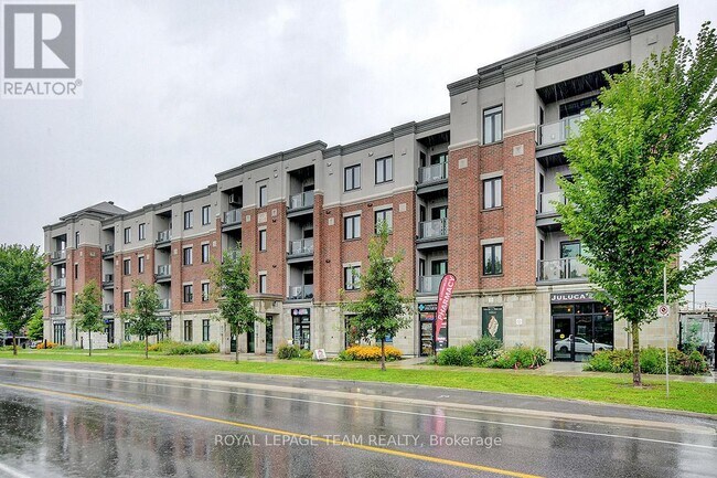 615-615 Longfields Dr in Ottawa, ON - Building Photo - Building Photo