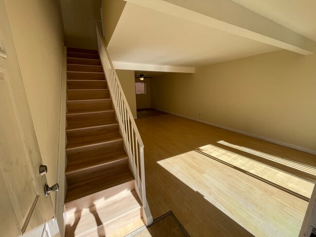 719 N Eucalyptus Ave in Inglewood, CA - Foto de edificio - Building Photo