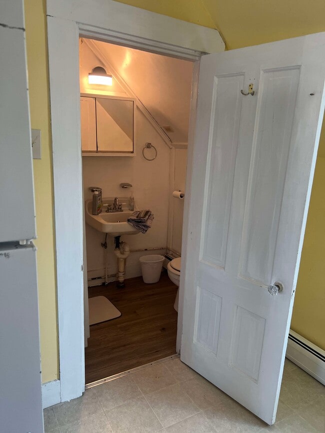 279 Essex St, Unit B in Bangor, ME - Building Photo - Building Photo