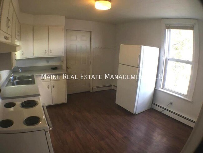 699 Main St, Unit Apt 1 in Bangor, ME - Building Photo - Building Photo