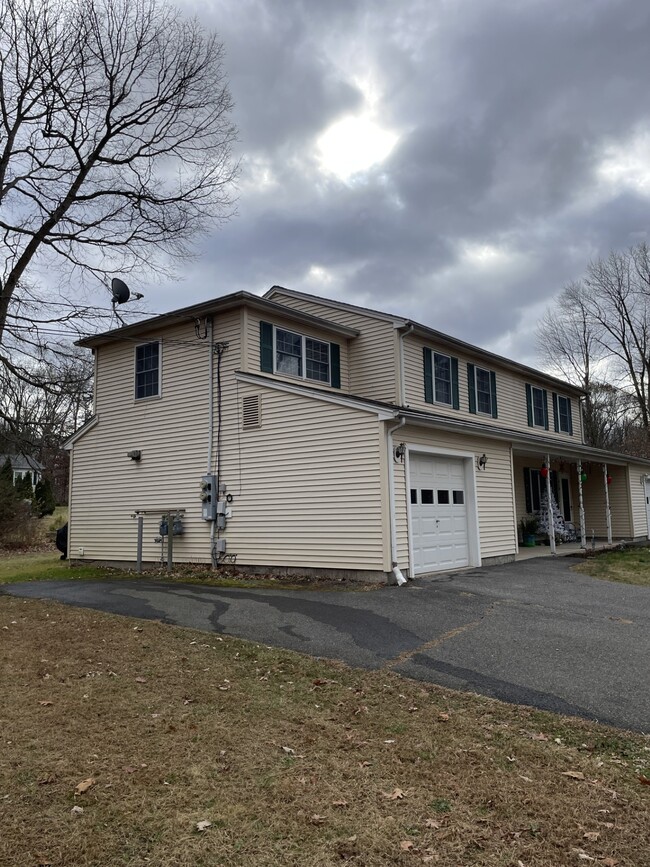 420 Meriden-Waterbury Turnpike in Southington, CT - Foto de edificio - Building Photo