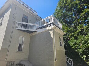 413 S Highland Ave, Unit 2 in Pittsburgh, PA - Building Photo - Building Photo