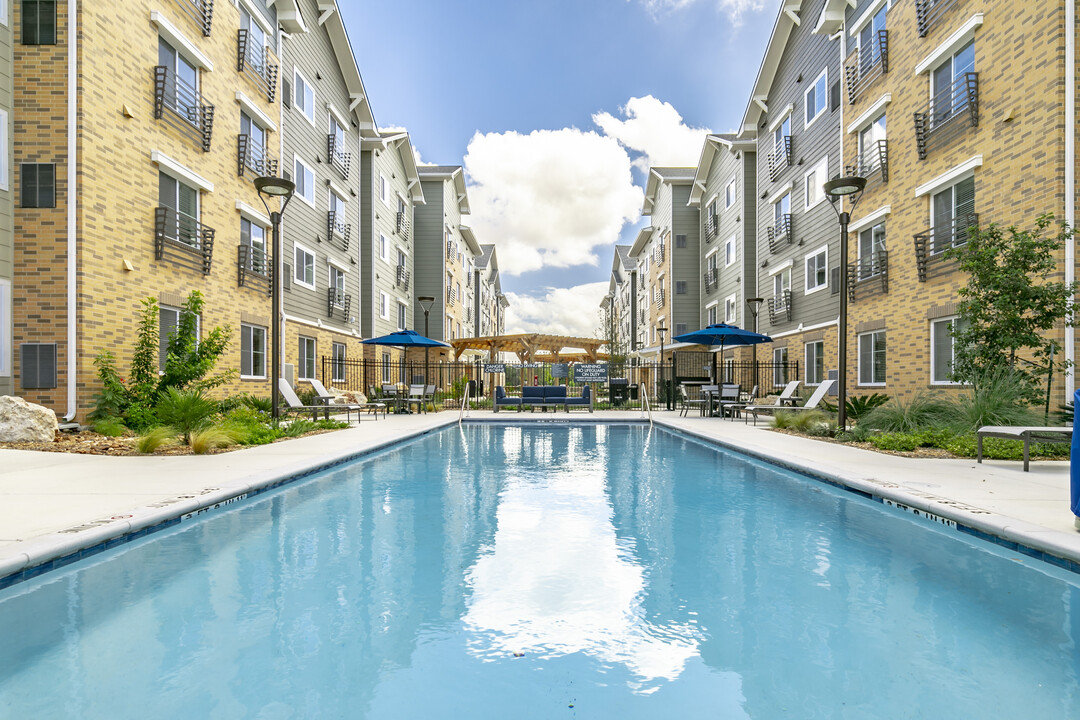 Simplicity at the Rim in San Antonio, TX - Foto de edificio