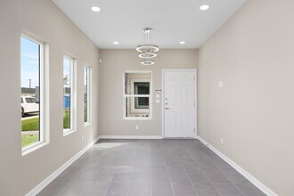 3505 Frio Ave, Unit 1 in McAllen, TX - Foto de edificio - Building Photo