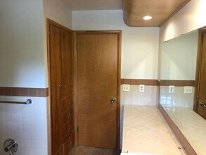 1519 E Divide Ave in Bismarck, ND - Building Photo - Building Photo