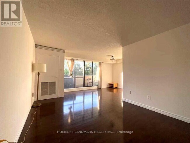 10 Stonehill Ct in Toronto, ON - Building Photo - Building Photo