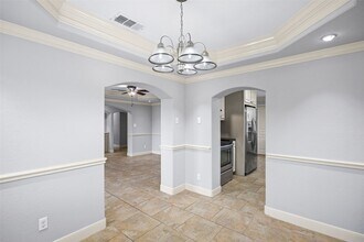 5303 Heatherbrook Dr in Houston, TX - Building Photo - Building Photo