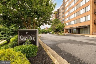 4390 Lorcom Ln, Unit 503 in Arlington, VA - Building Photo