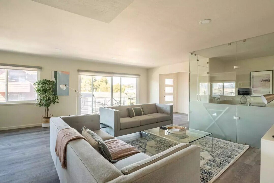 570 Boden Way in Oakland, CA - Foto de edificio