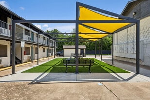 CASA DEL SOL in Irving, TX - Building Photo