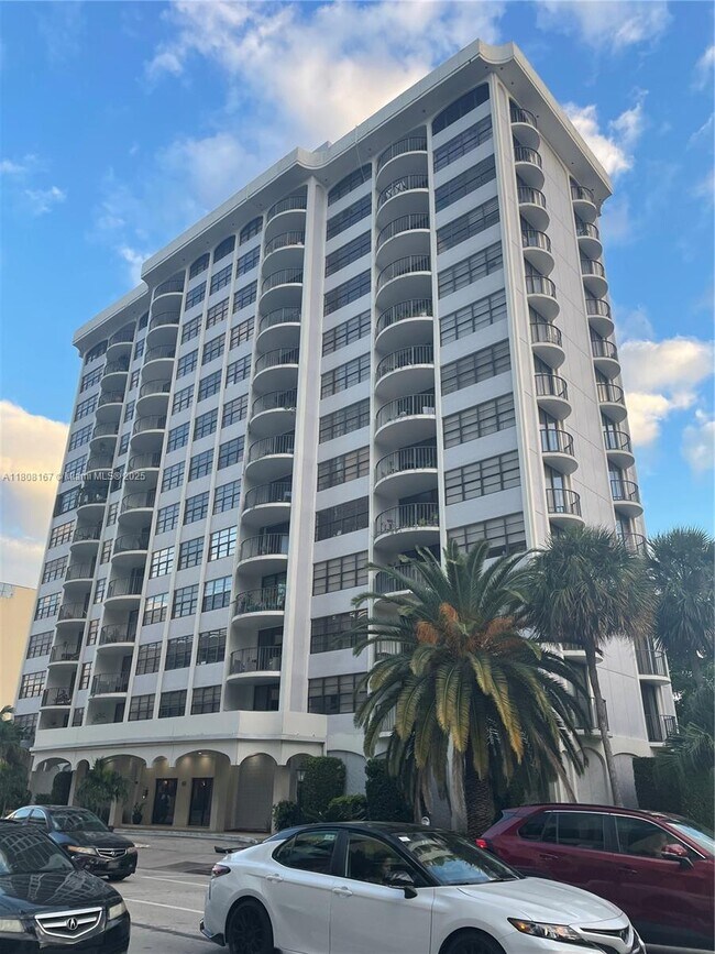 66 Valencia Ave in Coral Gables, FL - Building Photo - Building Photo