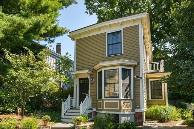 property at 184 Appleton St