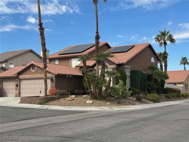 6576 Moonshadow Cir in Las Vegas, NV - Building Photo - Building Photo