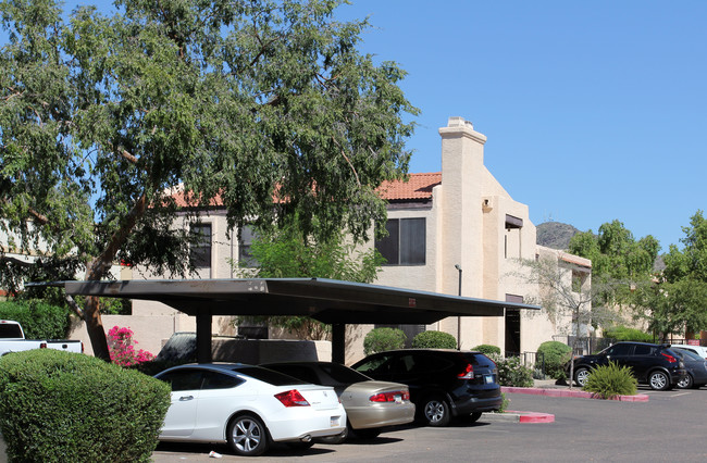 Villa Alicia in Phoenix, AZ - Building Photo - Building Photo