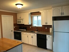 2814 Bloomingdale Dr in Hillsborough, NJ - Building Photo - Building Photo