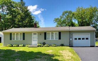 380 Pearl St in Bangor, ME - Building Photo