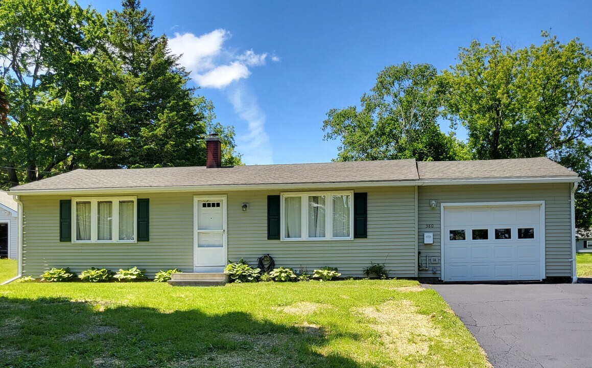 380 Pearl St in Bangor, ME - Building Photo
