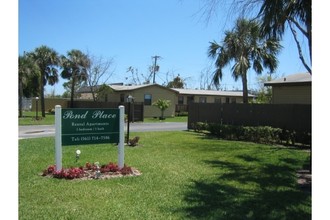 Pond Place Apartments in Lake Worth, FL - Foto de edificio - Building Photo