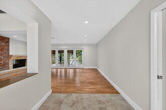 2213 NE 16th St in Fort Lauderdale, FL - Foto de edificio - Building Photo