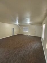 113 W 104th St in Los Angeles, CA - Foto de edificio - Building Photo