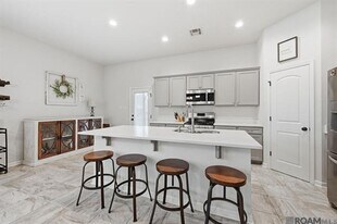 1054 Gentle Wind Dr in Baton Rouge, LA - Building Photo