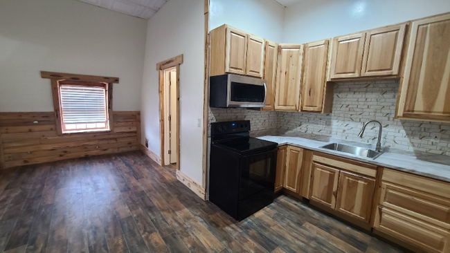 32 E Utah Ave in Payson, UT - Foto de edificio - Building Photo
