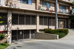 100 S Doheny Dr in Los Angeles, CA - Foto de edificio - Building Photo