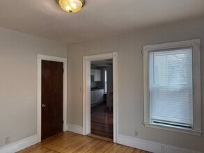 135 Lynde St, Unit 1 in Melrose, MA - Building Photo - Building Photo