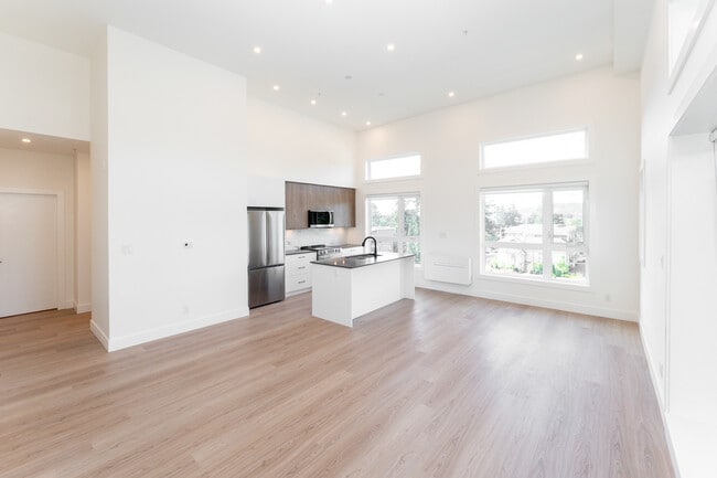 809 Arncote Ave in Victoria, BC - Building Photo - Building Photo