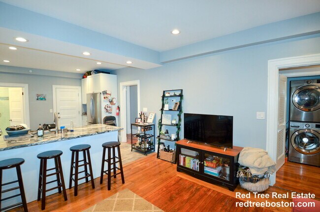 62 Mapleton St in Boston, MA - Building Photo - Building Photo