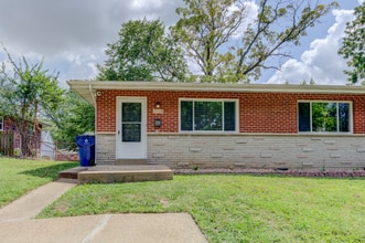 4063 Esseldale Dr in St. Ann, MO - Building Photo - Building Photo