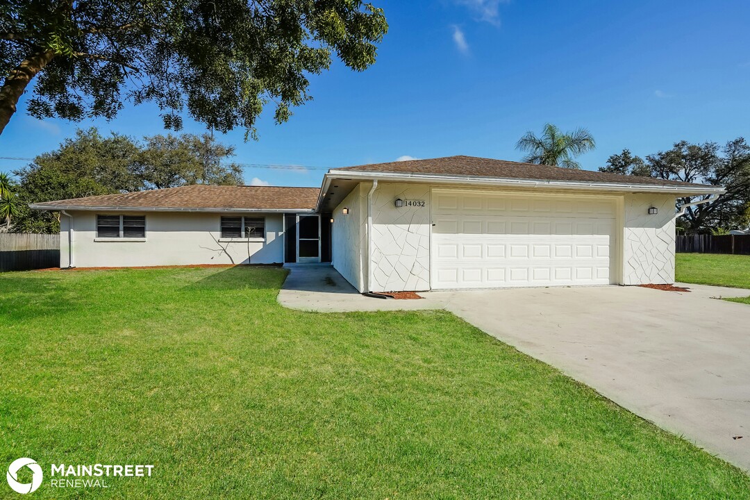 14032 Marquette Blvd in Ft. Myers, FL - Foto de edificio