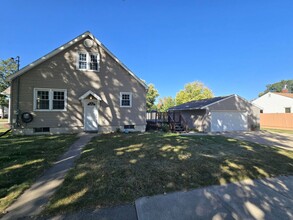 1625 W 6th St in Waterloo, IA - Building Photo - Building Photo